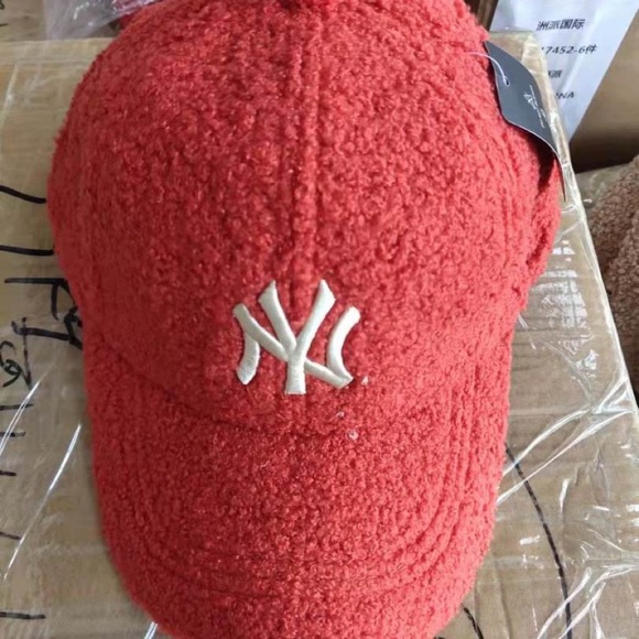 TRENDY FUZZY TEDDY HAT - Picture 5 of 6